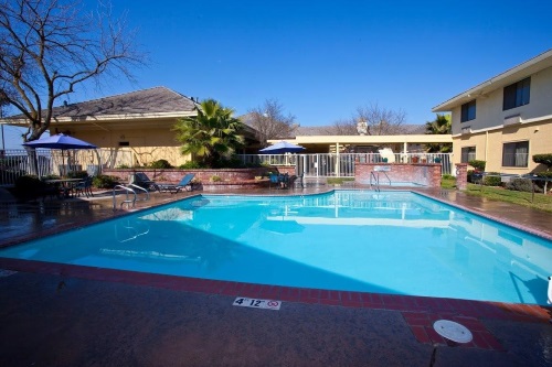 Ramada Modesto zwembad